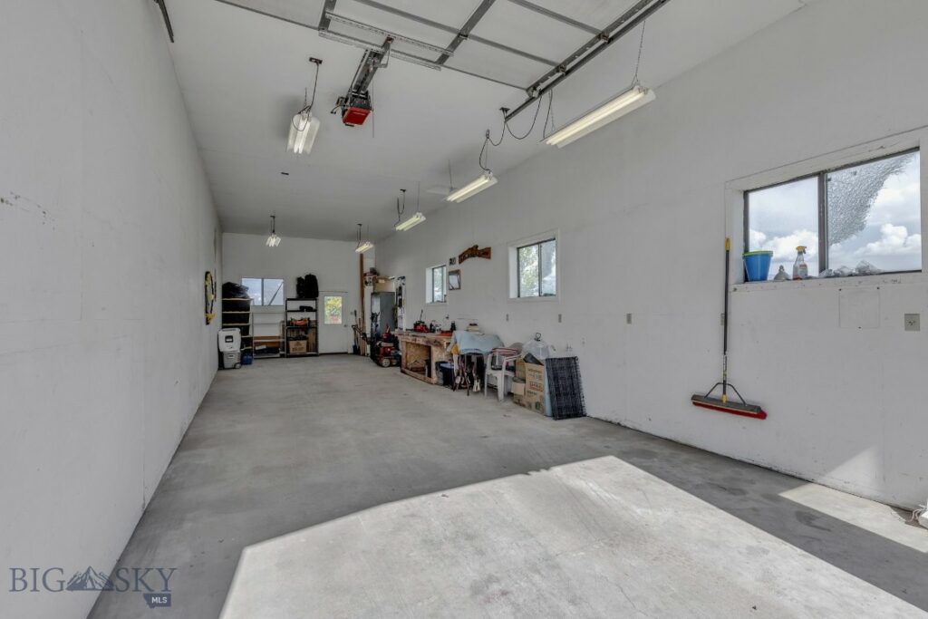 585 Warner, Belgrade MT 59714