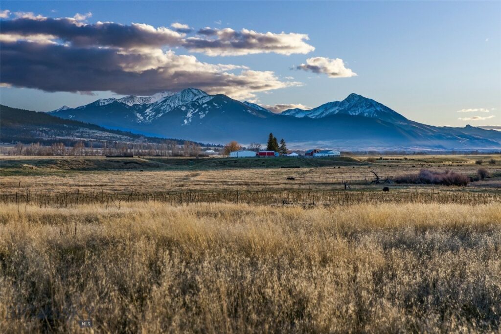 60 Rocky Hollow Trail, Livingston MT 59047