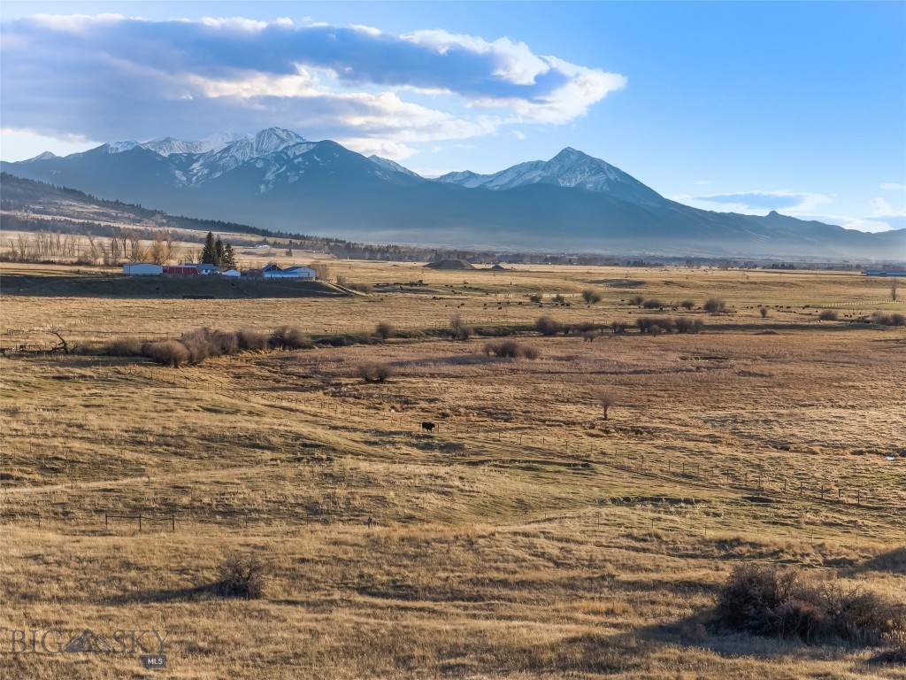 60 Rocky Hollow Trail, Livingston MT 59047