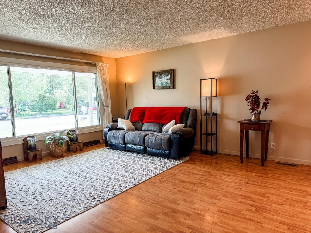 607 Meadowlark Lane, Livingston MT 59047
