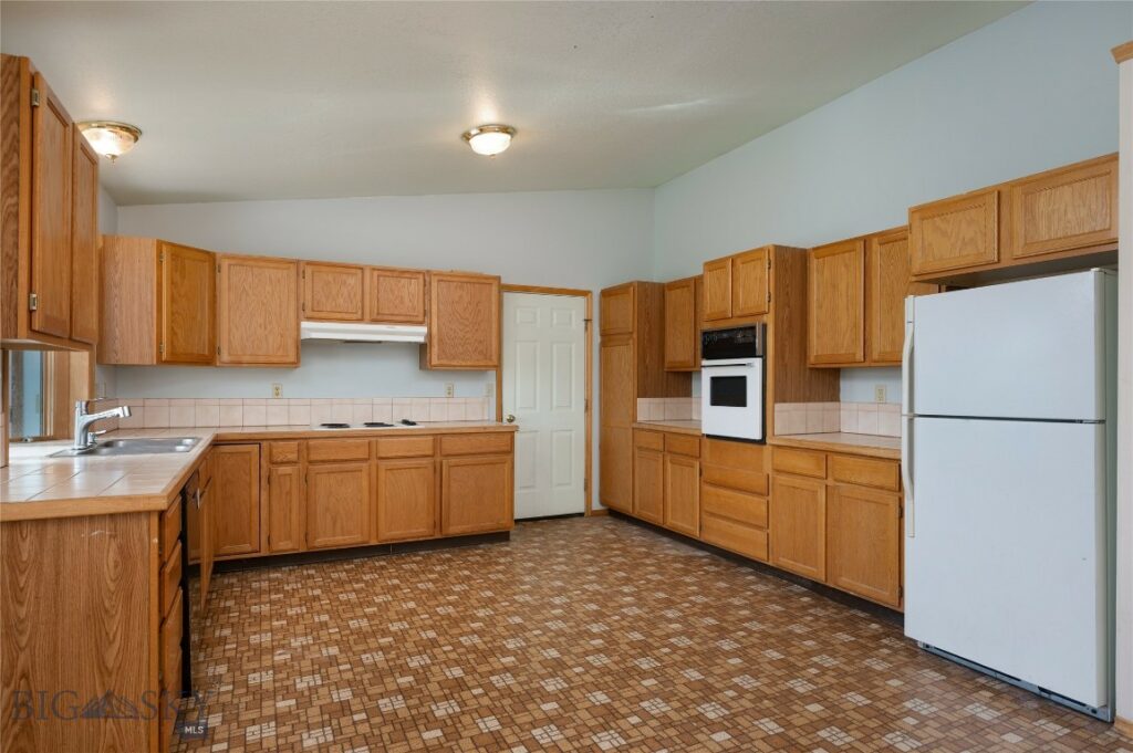 607 N Hoffman Street, Belgrade MT 59714