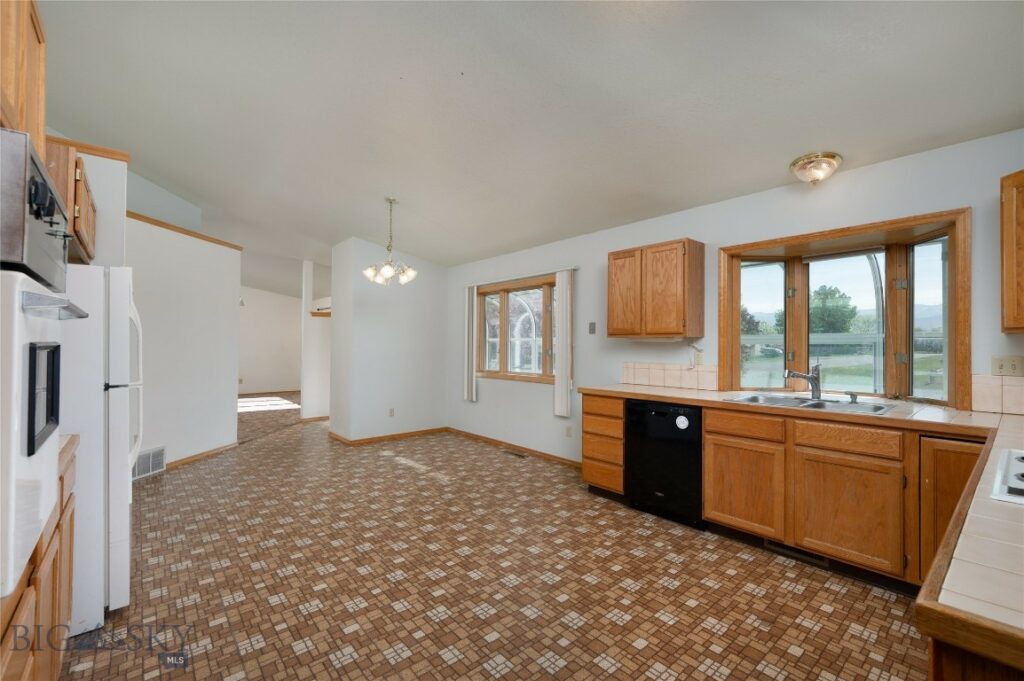 607 N Hoffman Street, Belgrade MT 59714