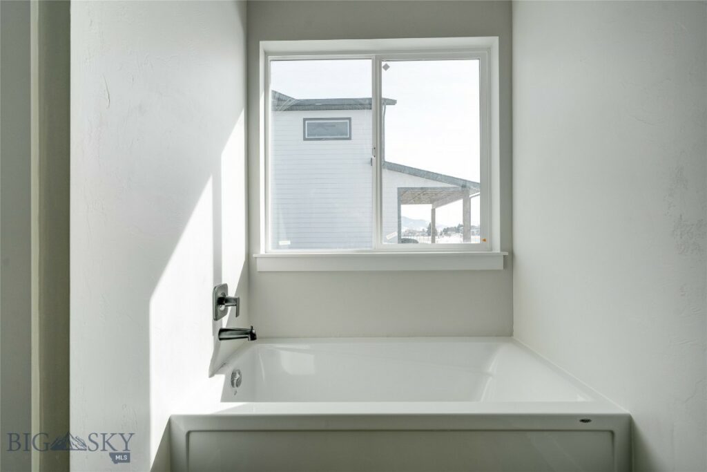 608 Spaniel Lane, Belgrade MT 59714