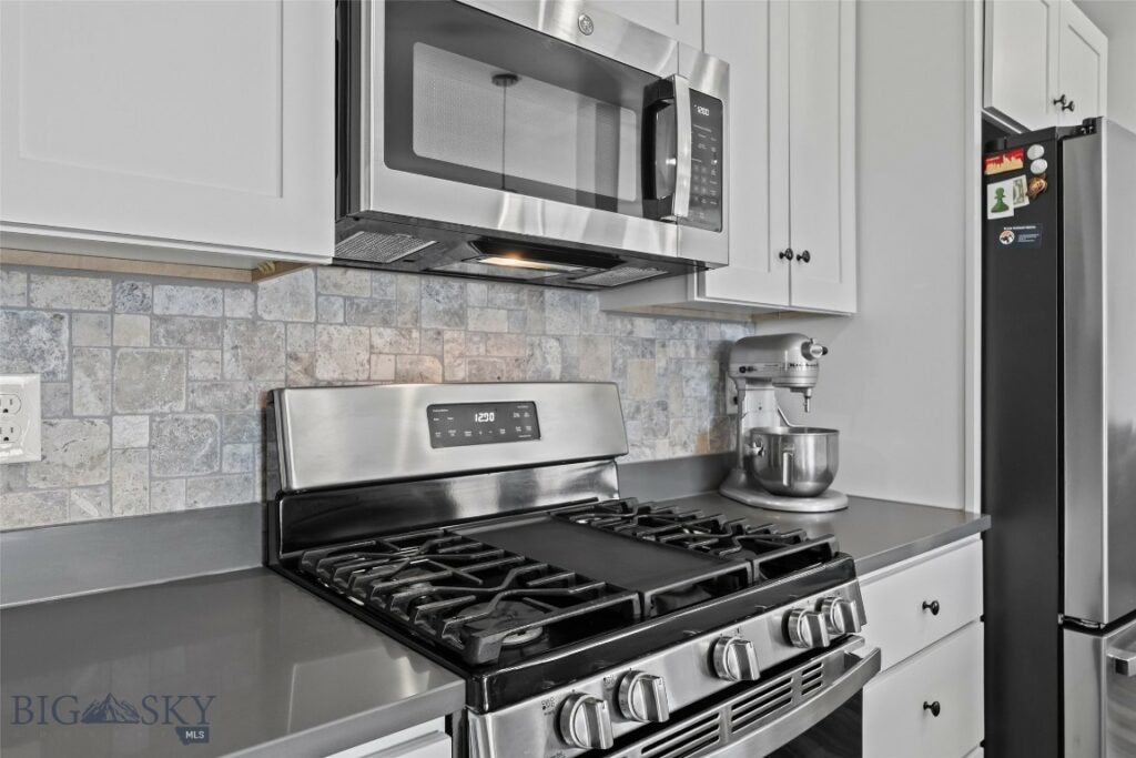 612 Winston Lane, Belgrade MT 59714