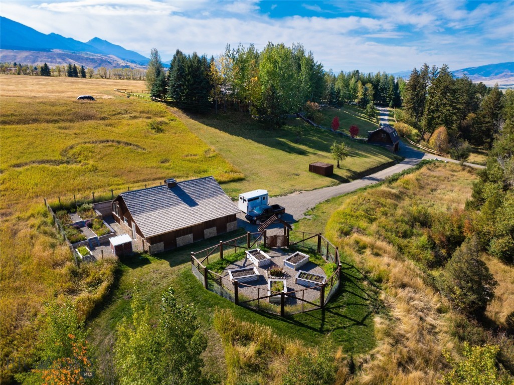 66 Deep Creek Road, Livingston MT 59047