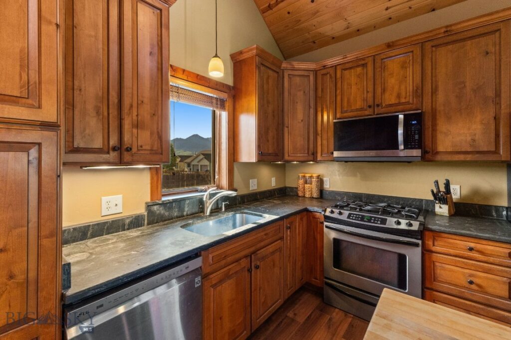 702 Nebula Street, Livingston MT 59047