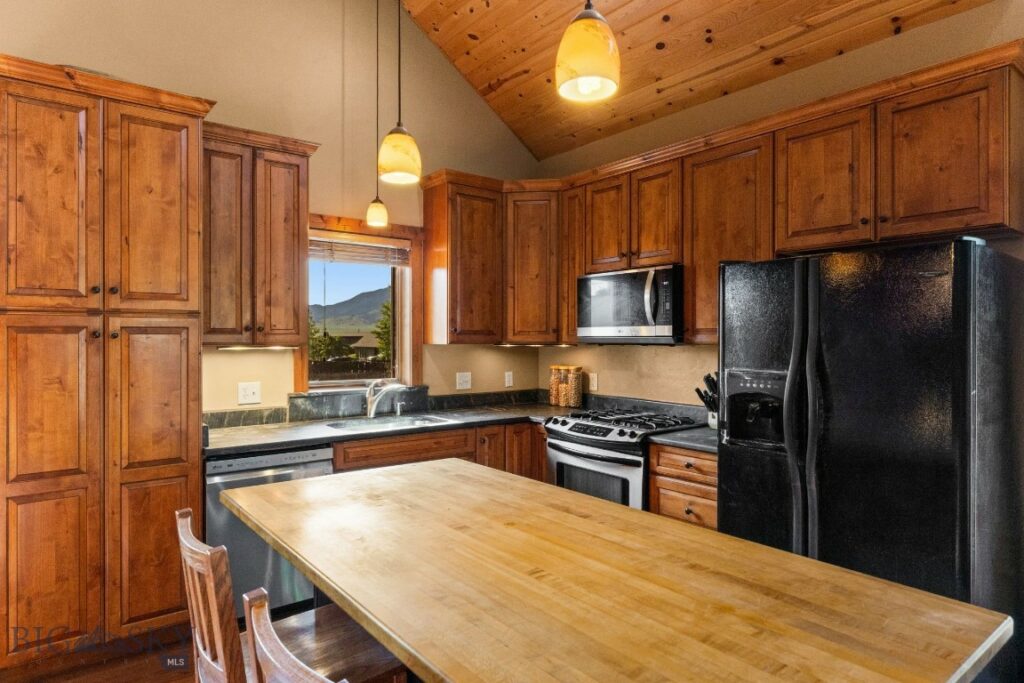 702 Nebula Street, Livingston MT 59047