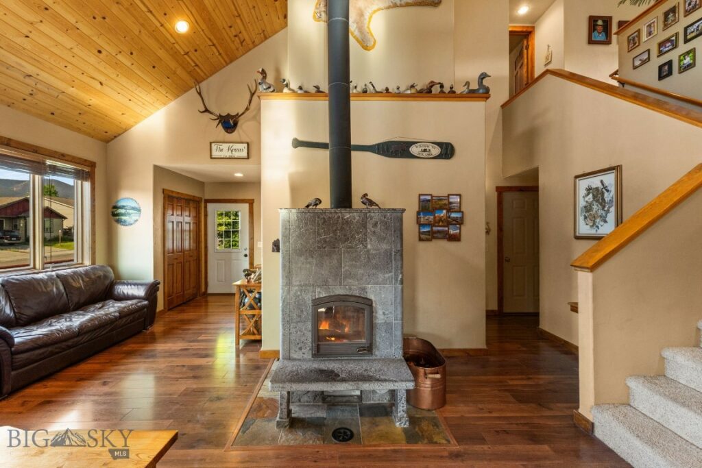 702 Nebula Street, Livingston MT 59047