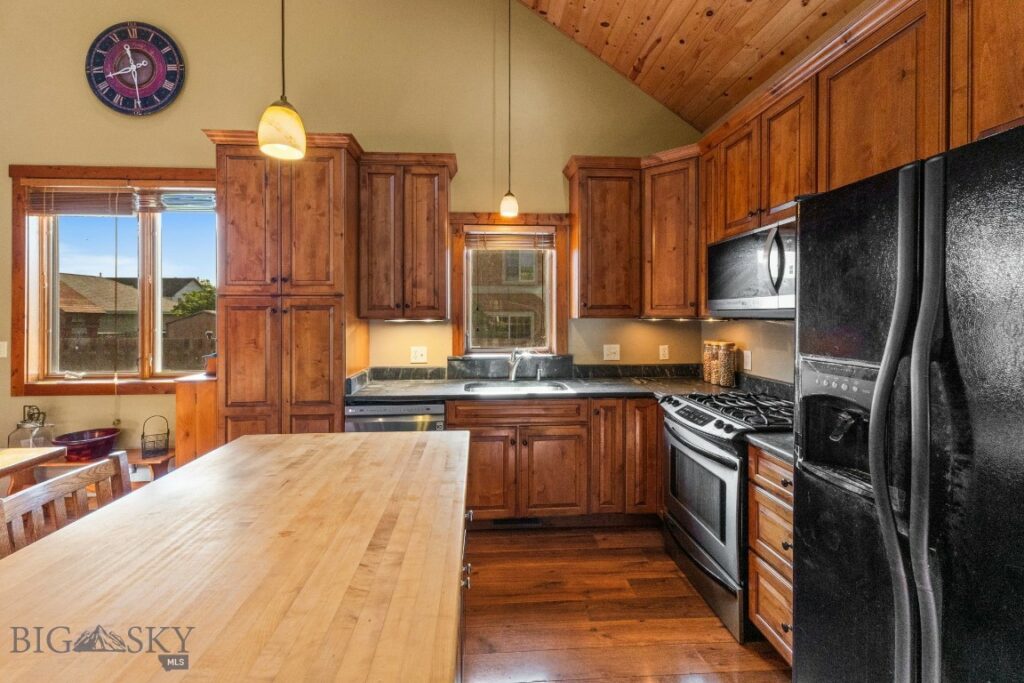 702 Nebula Street, Livingston MT 59047