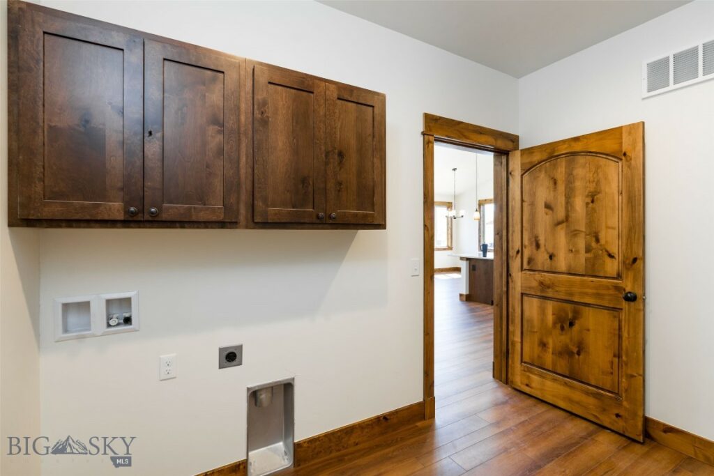 702 Pleiades, Livingston MT 59047