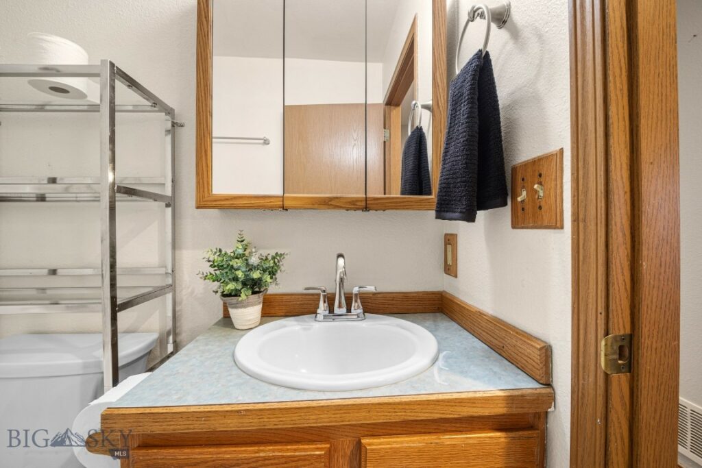 704 Mayfair Drive, Belgrade MT 59714