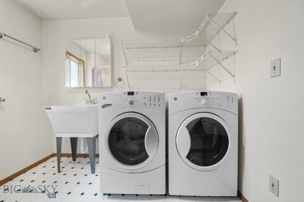 704 Mayfair Drive, Belgrade MT 59714