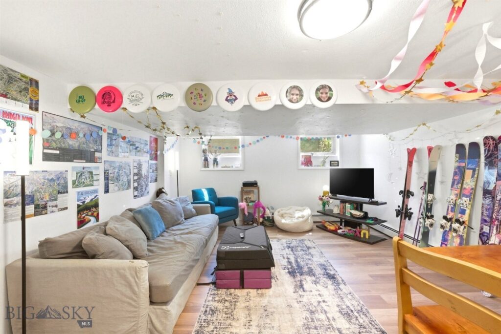 706 S 6th Avenue, Bozeman MT 57915