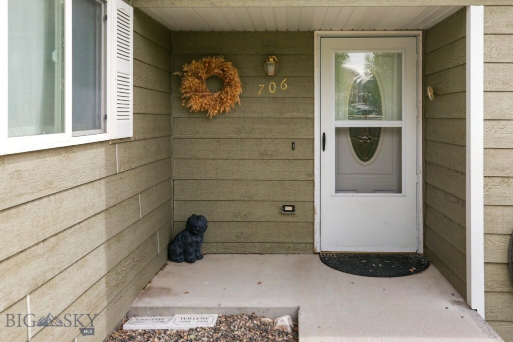 706 Northern Lights Road, Livingston MT 59047