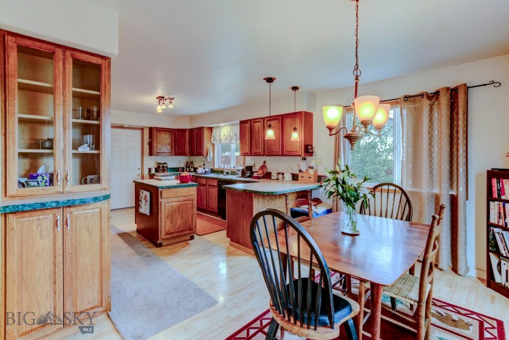 706 Northern Lights Road, Livingston MT 59047
