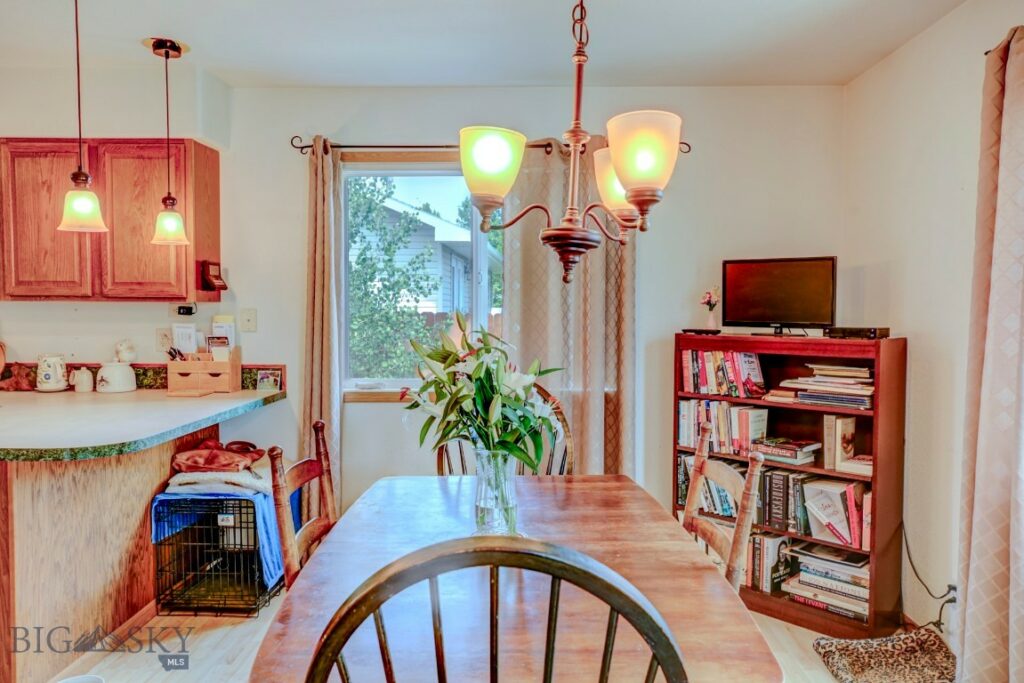 706 Northern Lights Road, Livingston MT 59047