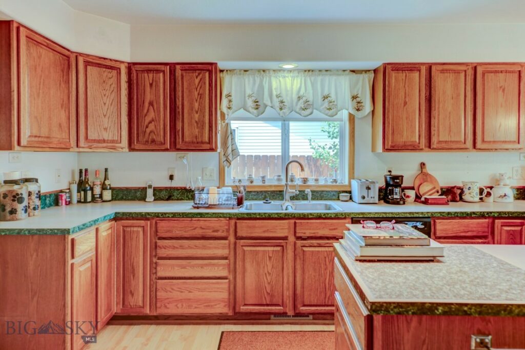 706 Northern Lights Road, Livingston MT 59047