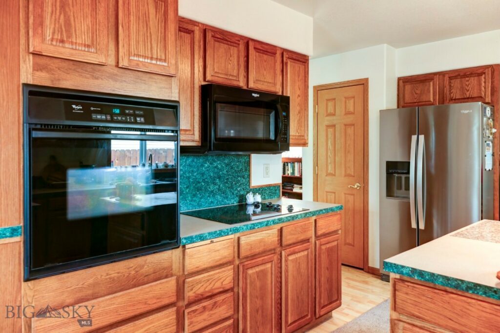 706 Northern Lights Road, Livingston MT 59047