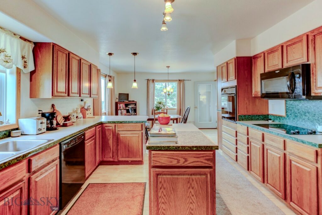 706 Northern Lights Road, Livingston MT 59047