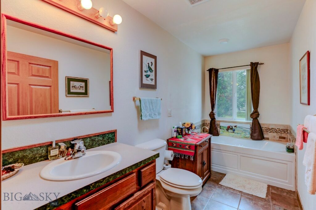 706 Northern Lights Road, Livingston MT 59047