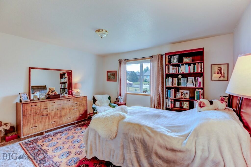 706 Northern Lights Road, Livingston MT 59047