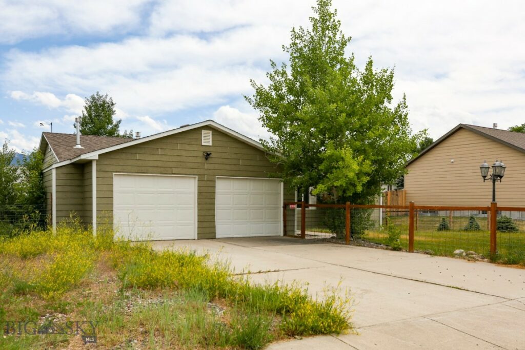 706 Northern Lights Road, Livingston MT 59047