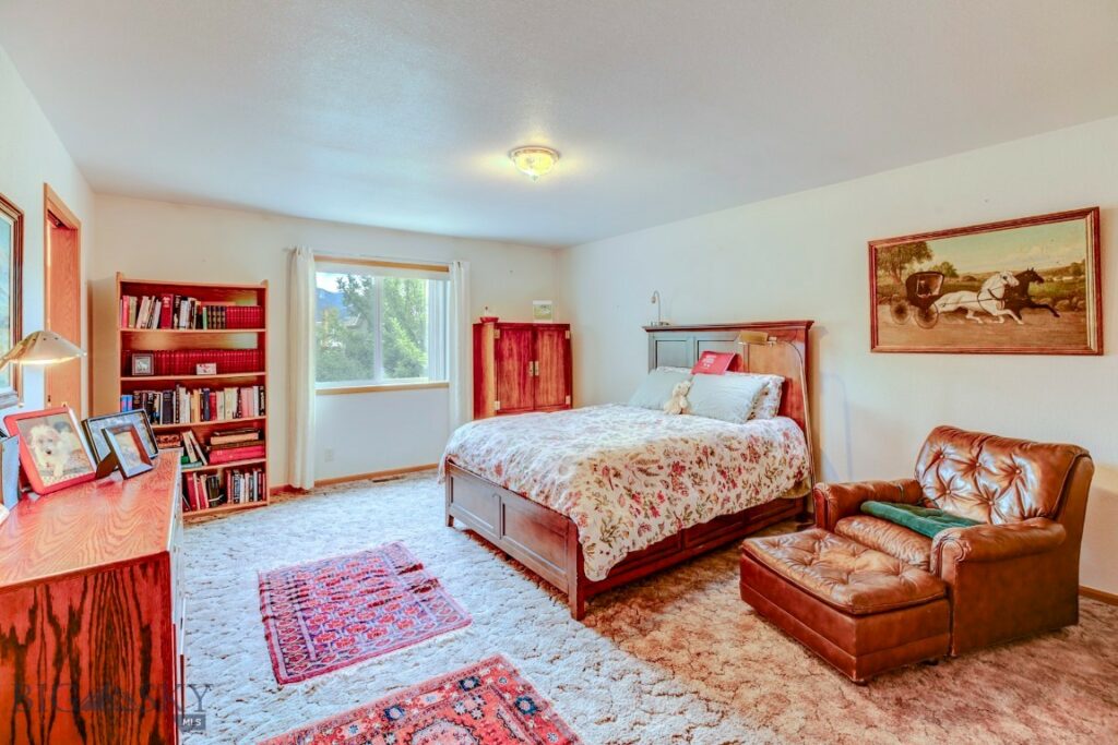 706 Northern Lights Road, Livingston MT 59047