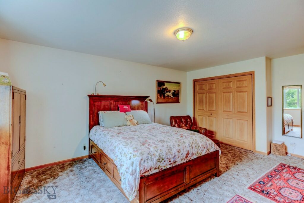 706 Northern Lights Road, Livingston MT 59047