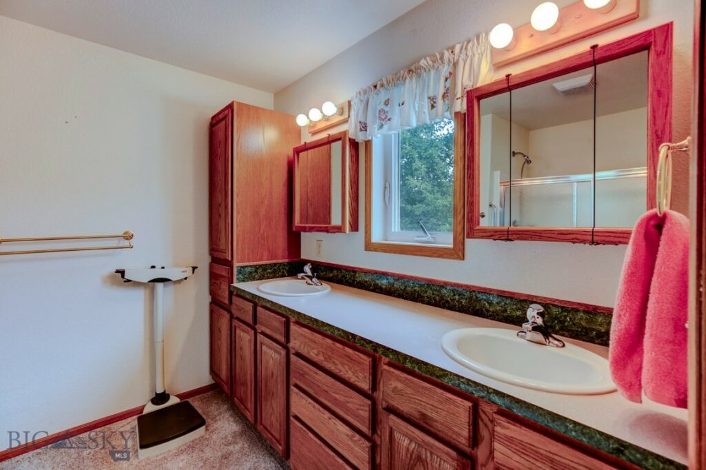 706 Northern Lights Road, Livingston MT 59047