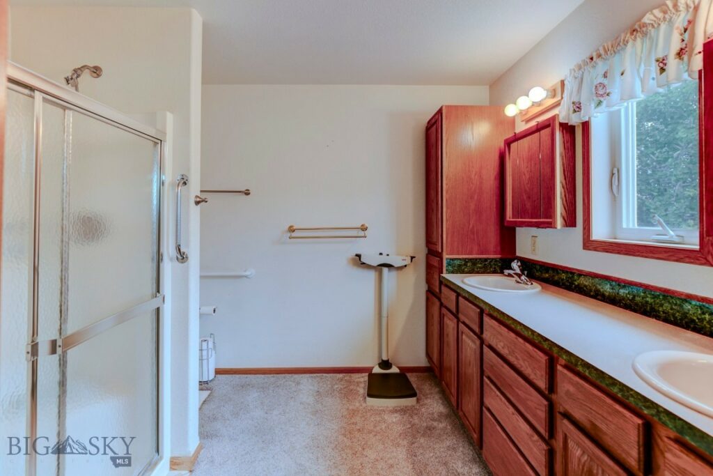 706 Northern Lights Road, Livingston MT 59047