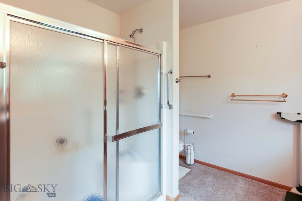 706 Northern Lights Road, Livingston MT 59047