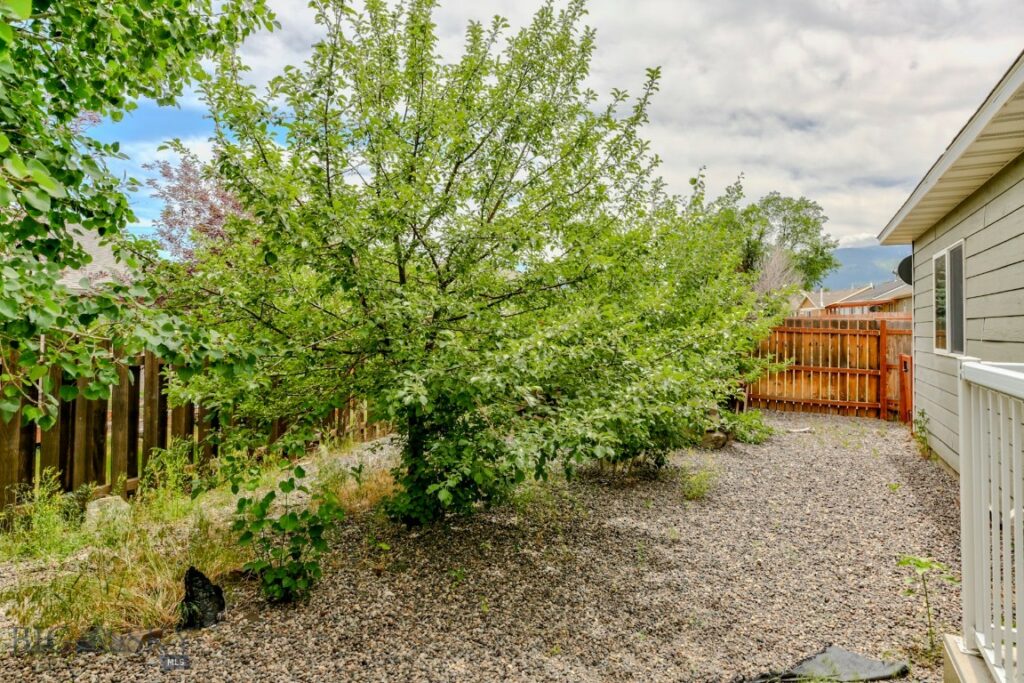 706 Northern Lights Road, Livingston MT 59047