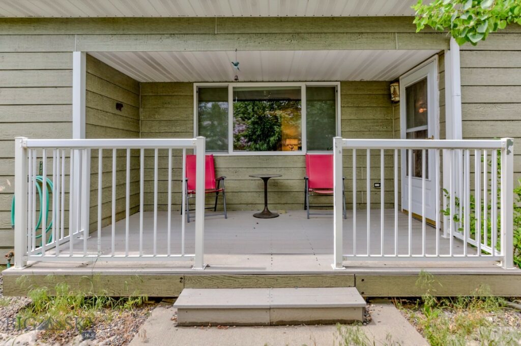 706 Northern Lights Road, Livingston MT 59047