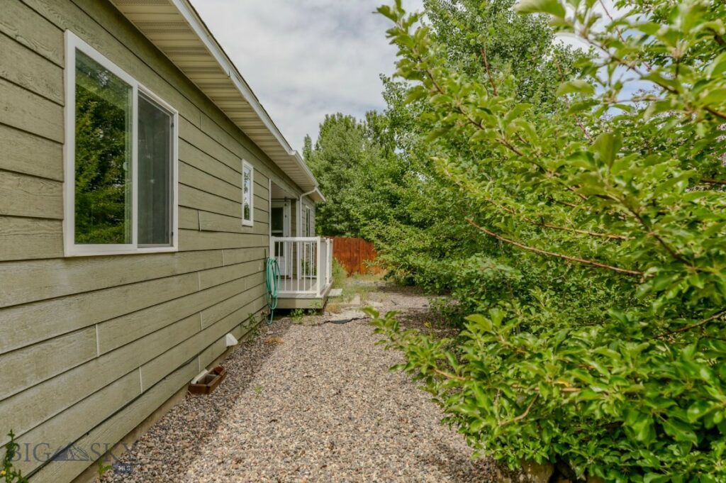 706 Northern Lights Road, Livingston MT 59047
