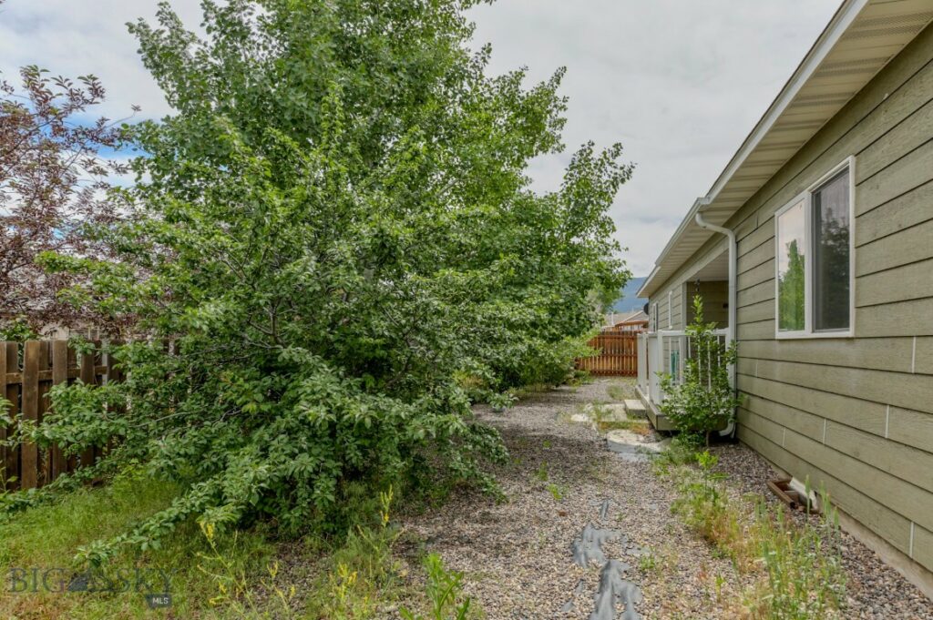 706 Northern Lights Road, Livingston MT 59047