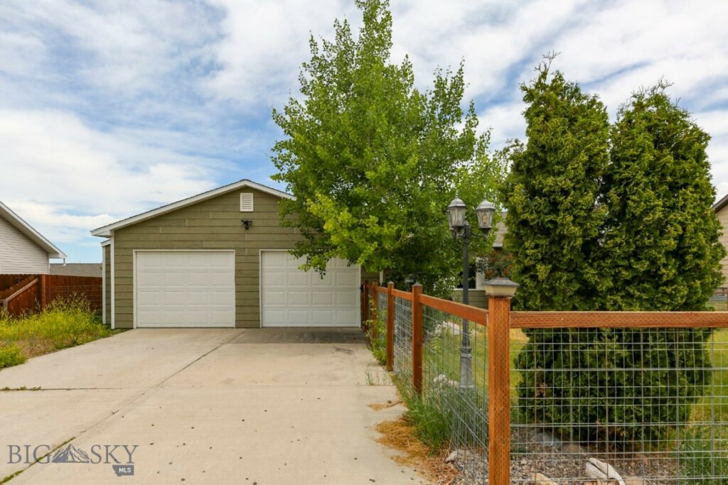 706 Northern Lights Road, Livingston MT 59047