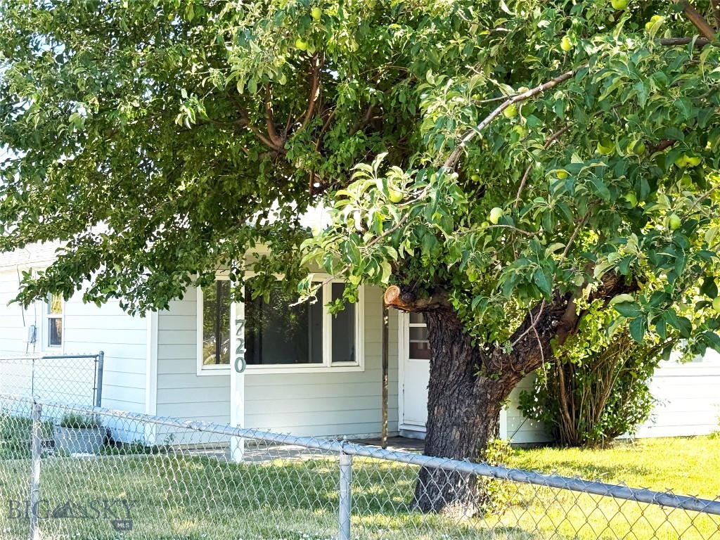 720 W Front, Livingston MT 59047