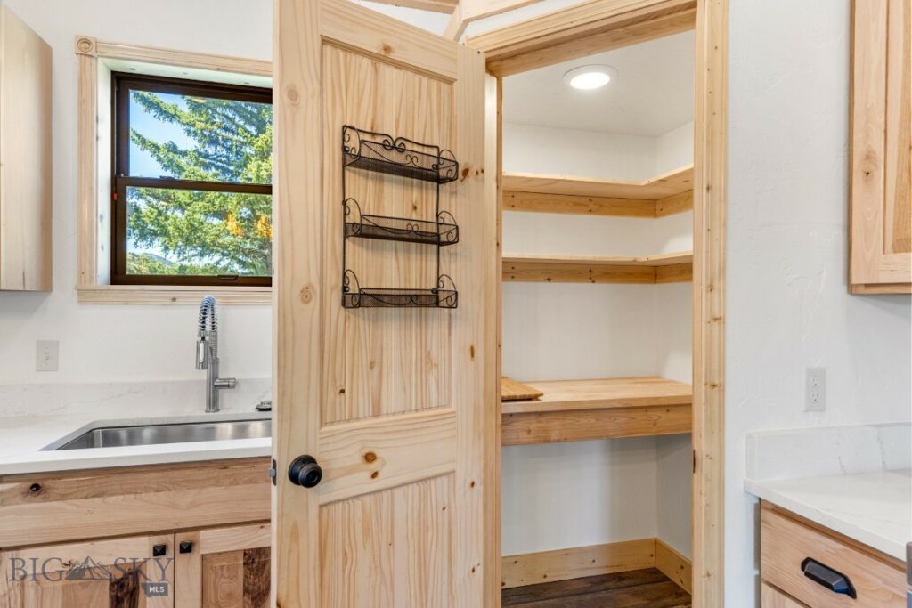 732 US Highway 10 W, Livingston MT 59047