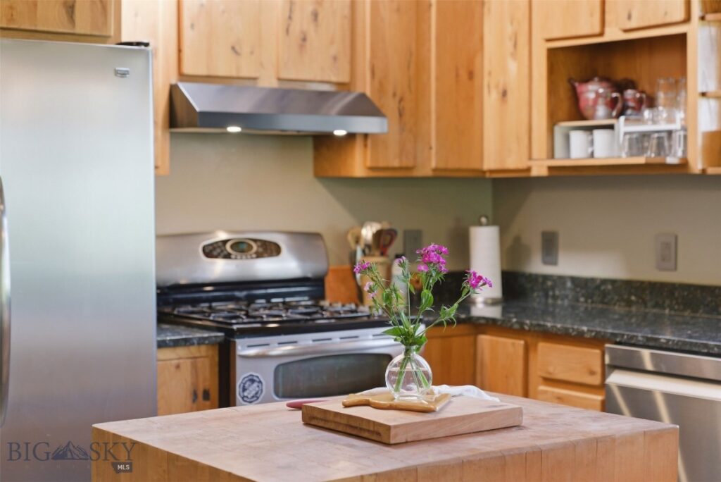 761 Sunny Bear Drive, Bozeman MT 59715