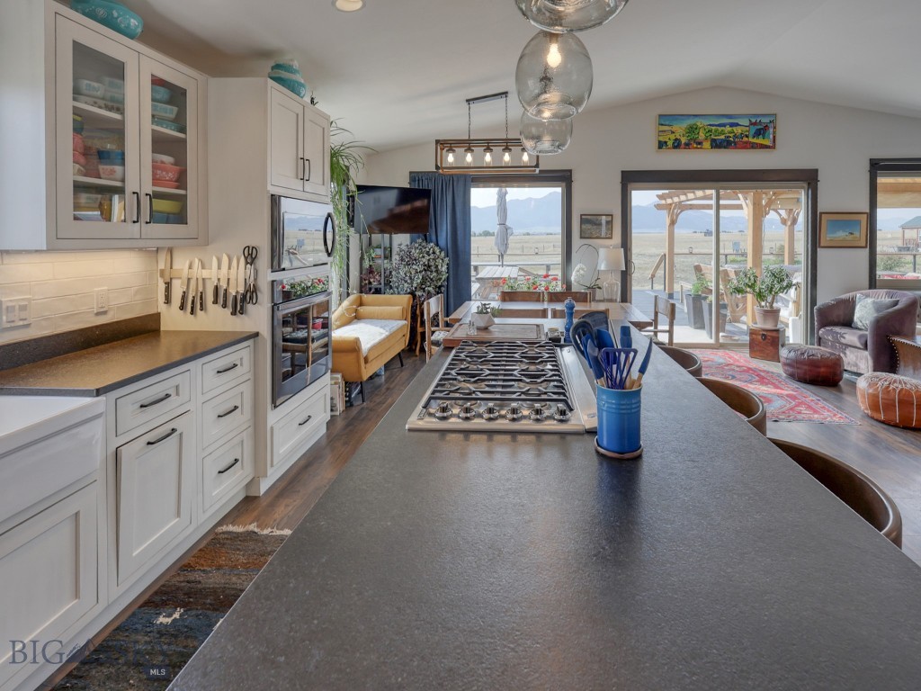 80 Glengarry Road, Livingston MT 59047