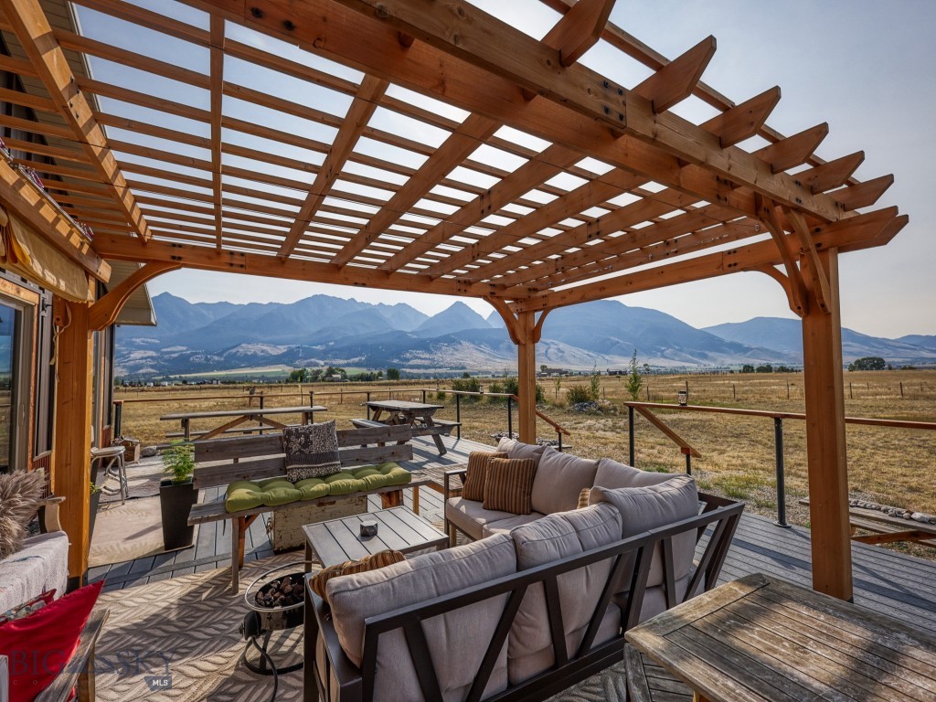 80 Glengarry Road, Livingston MT 59047