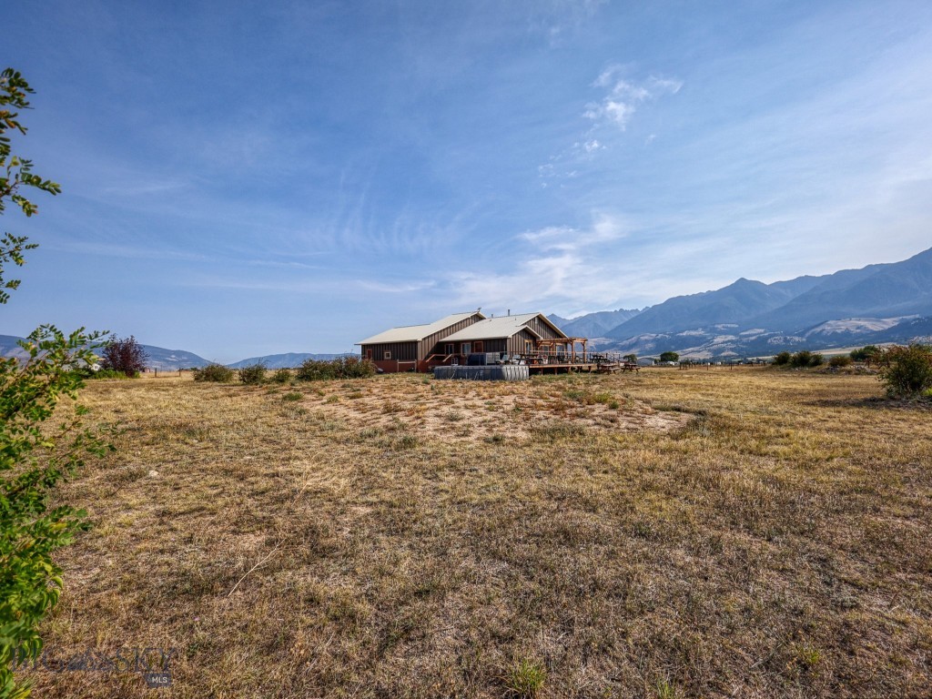80 Glengarry Road, Livingston MT 59047