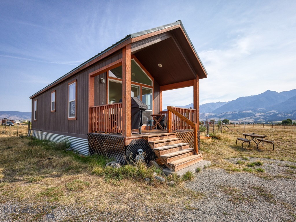 80 Glengarry Road, Livingston MT 59047