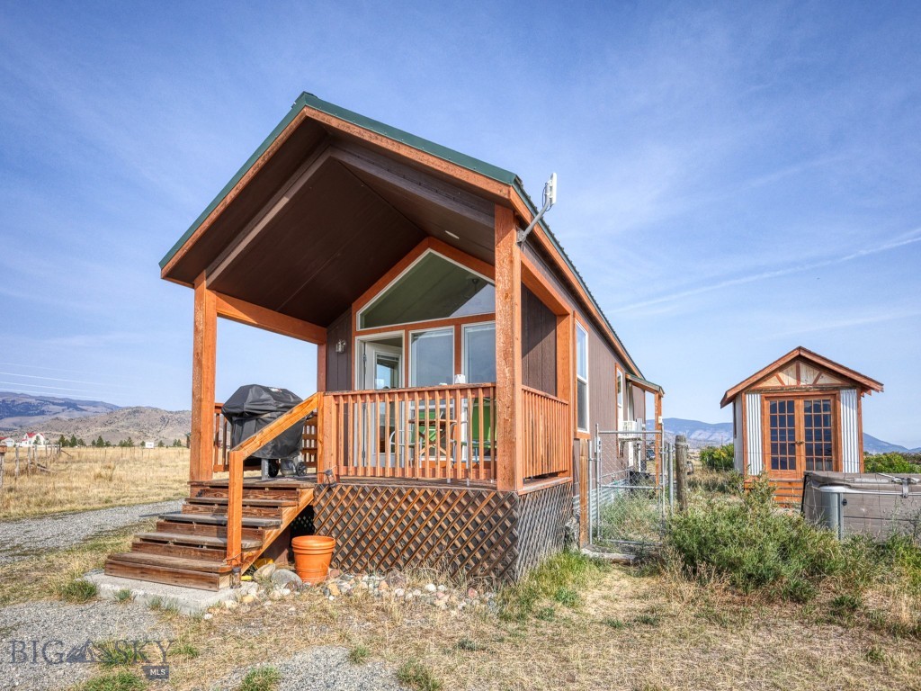 80 Glengarry Road, Livingston MT 59047