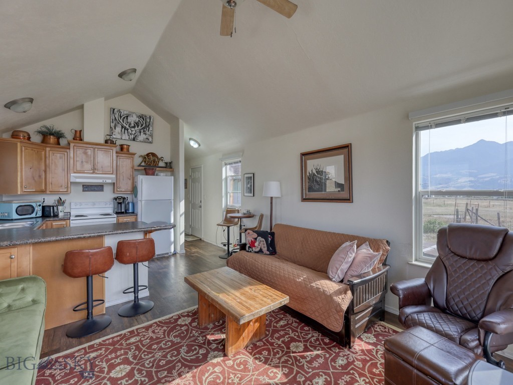 80 Glengarry Road, Livingston MT 59047