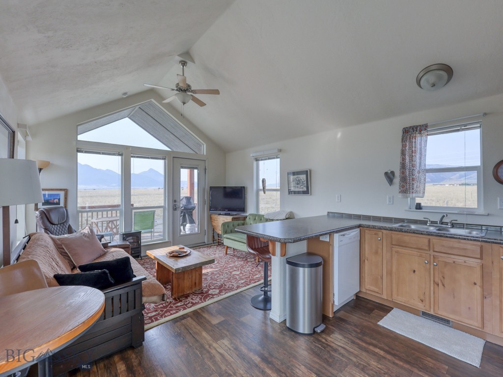 80 Glengarry Road, Livingston MT 59047
