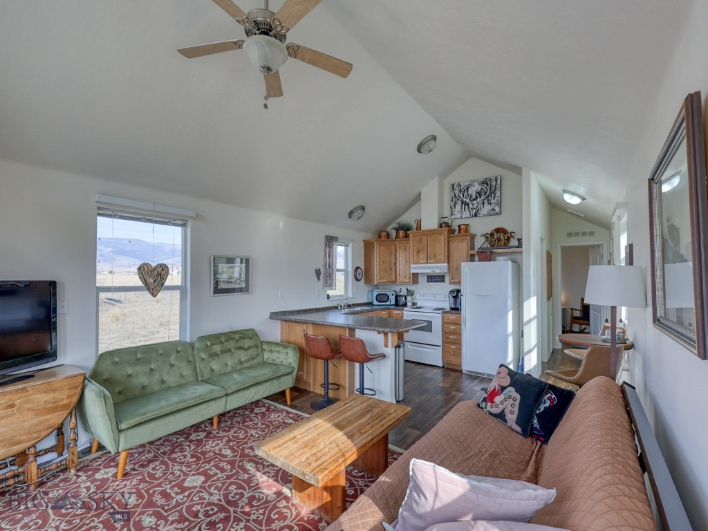 80 Glengarry Road, Livingston MT 59047