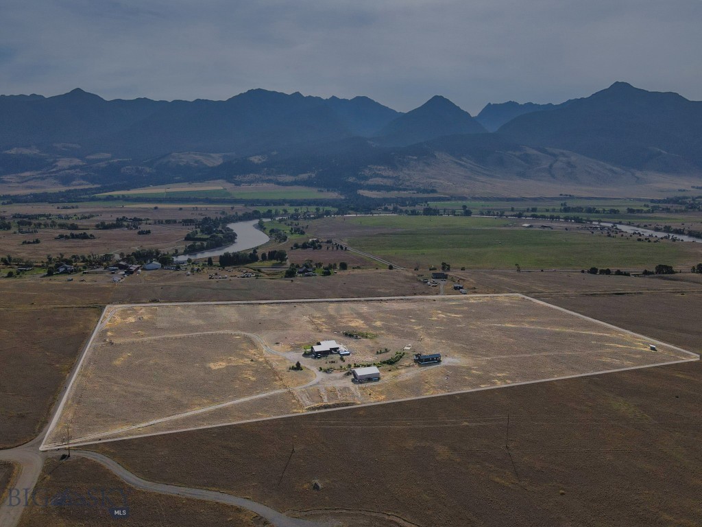 80 Glengarry Road, Livingston MT 59047