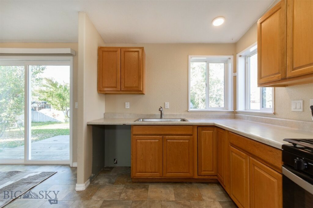 805 Oakwood Drive, Belgrade MT 59714