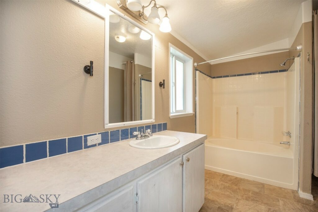 805 Oakwood Drive, Belgrade MT 59714